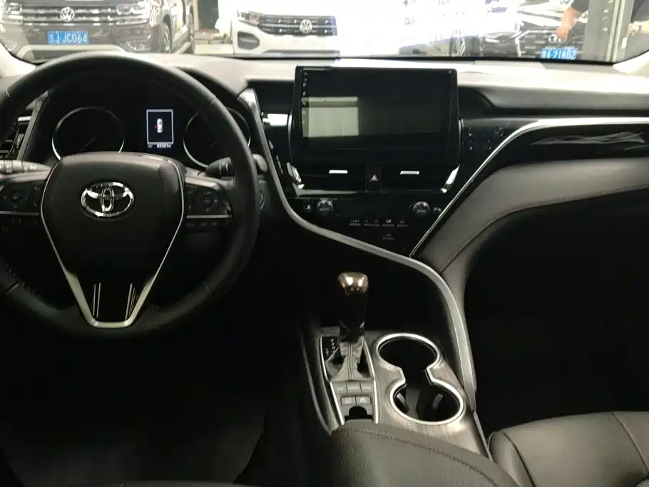 Toyota Camry — миниатюра 12