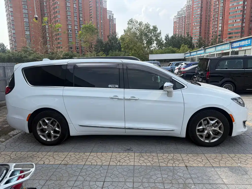 Chrysler Grand Voyager (Import) — миниатюра 12