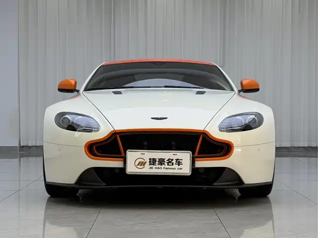 Aston Martin V8