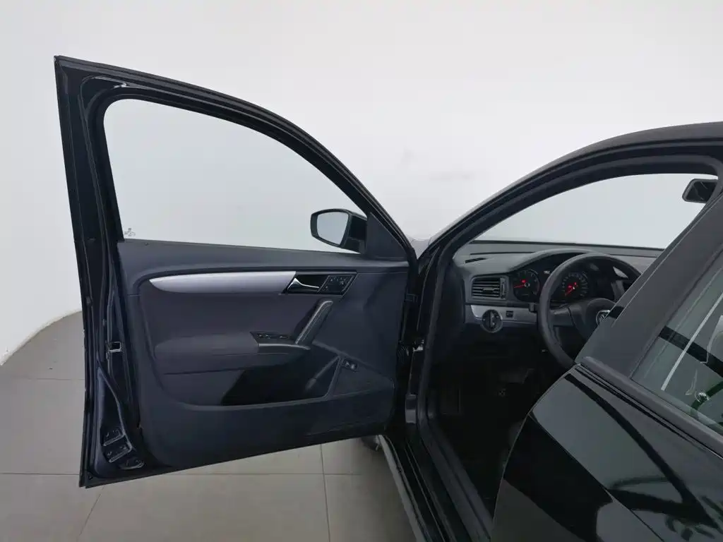 Volkswagen Lavida 2013 1.6L MT