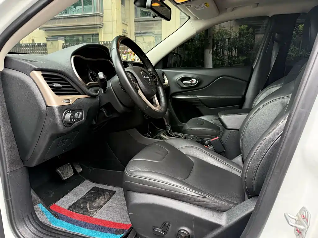 Jeep Cherokee 2.4L Leading Smart Edition, фото 5