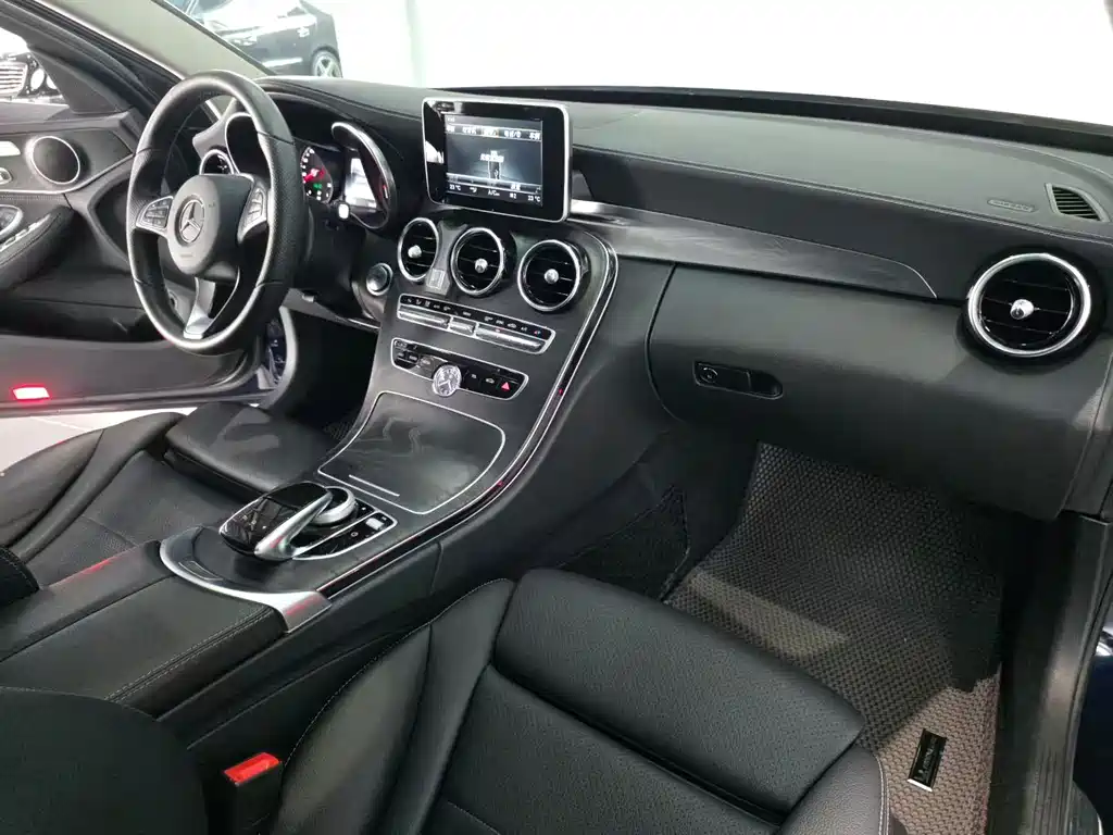 Mercedes-Benz C-Class — миниатюра 8