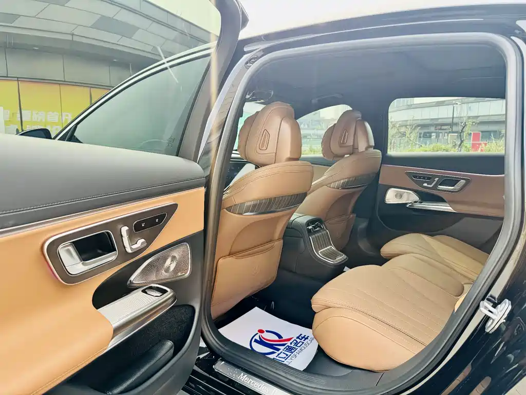 Mercedes-Benz E-Class — миниатюра 11