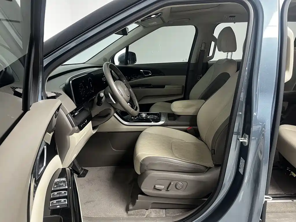Kia Carnival — миниатюра 12