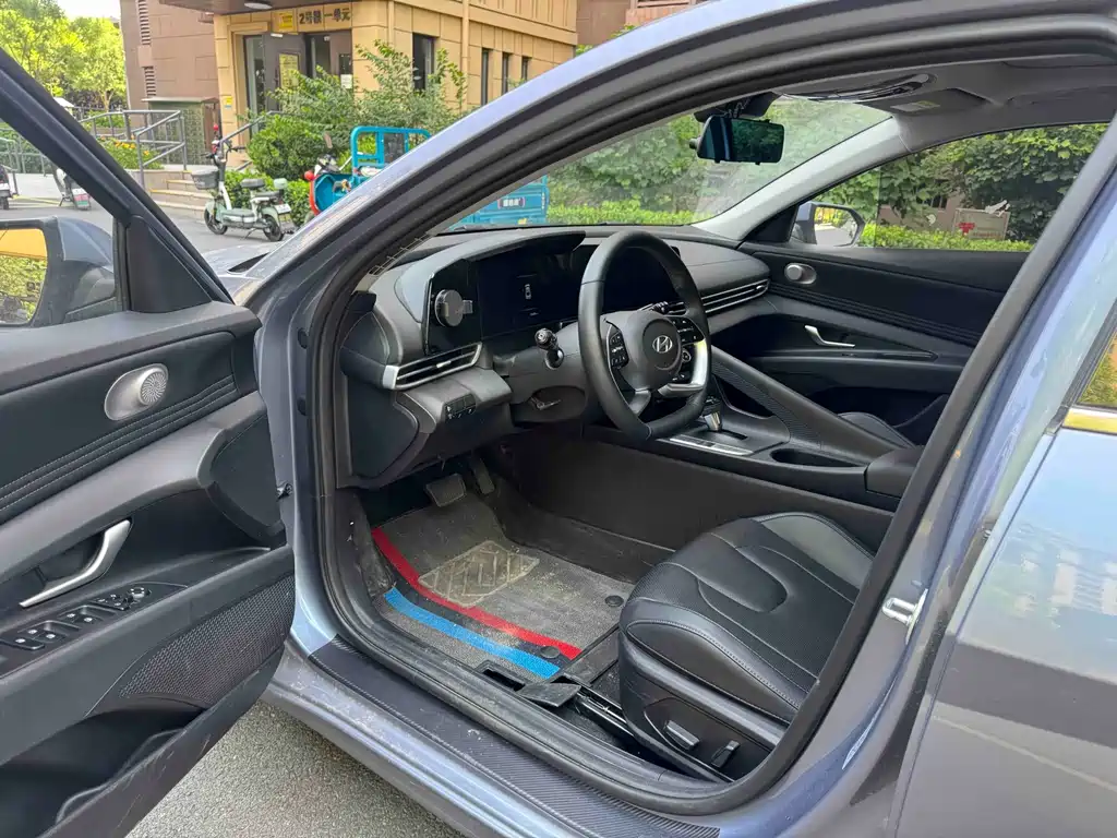 Hyundai Elantra 2023 1.5L CVT LUX Luxury