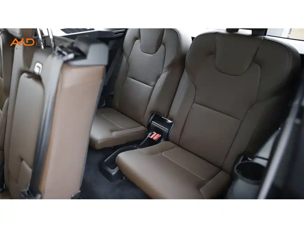 Volvo XC90 — миниатюра 9