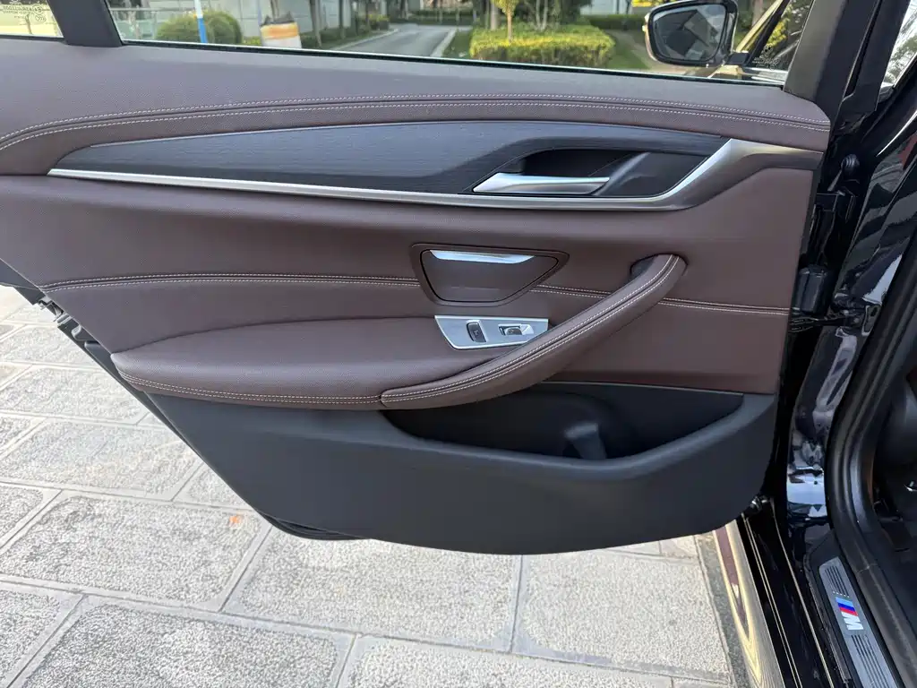 BMW 5 Series — миниатюра 32