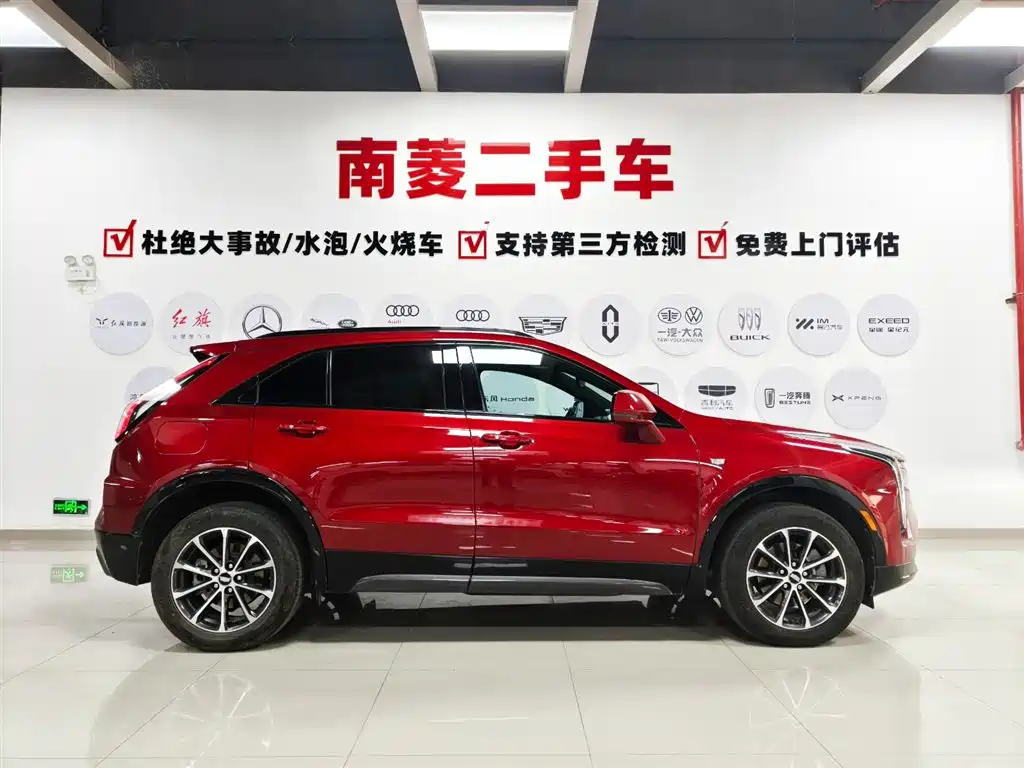 CADILLAC XT4