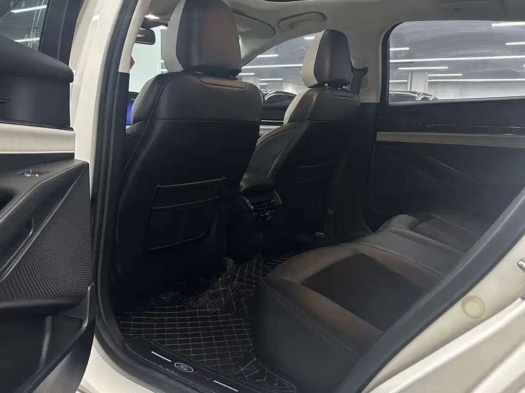 Ford Mondeo — миниатюра 6