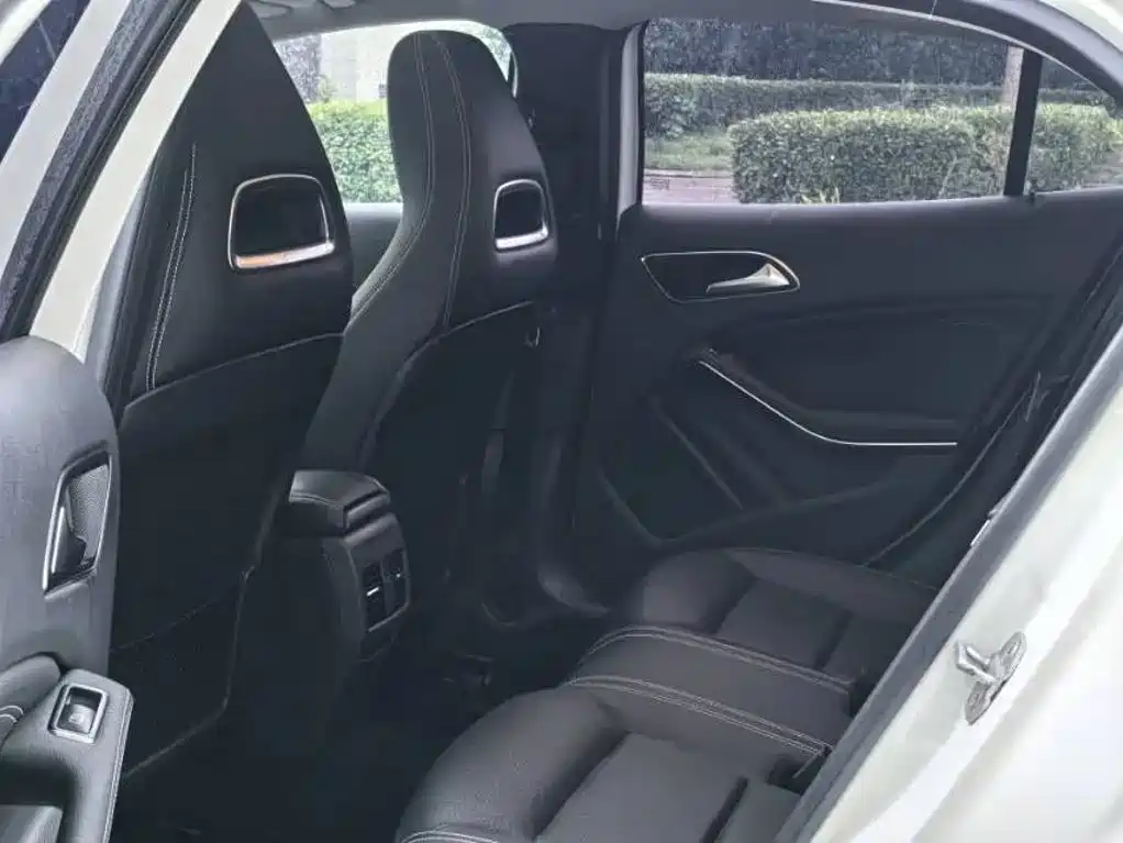 Mercedes-Benz GLA — миниатюра 11