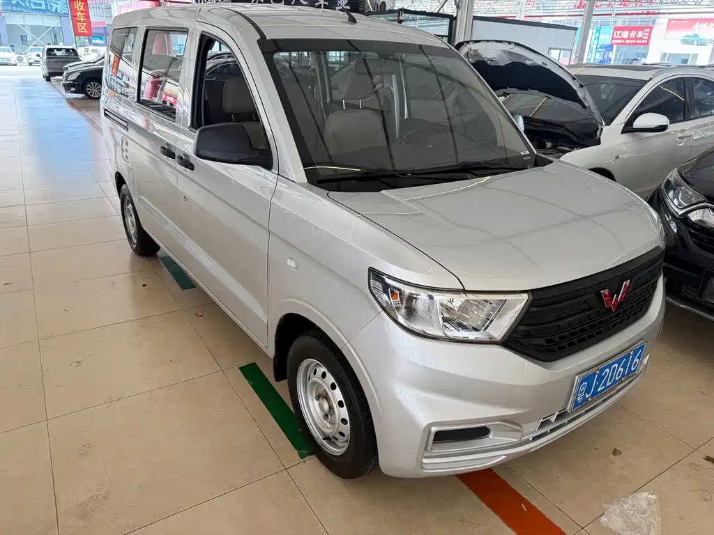 Wuling Hongguang V — миниатюра 4