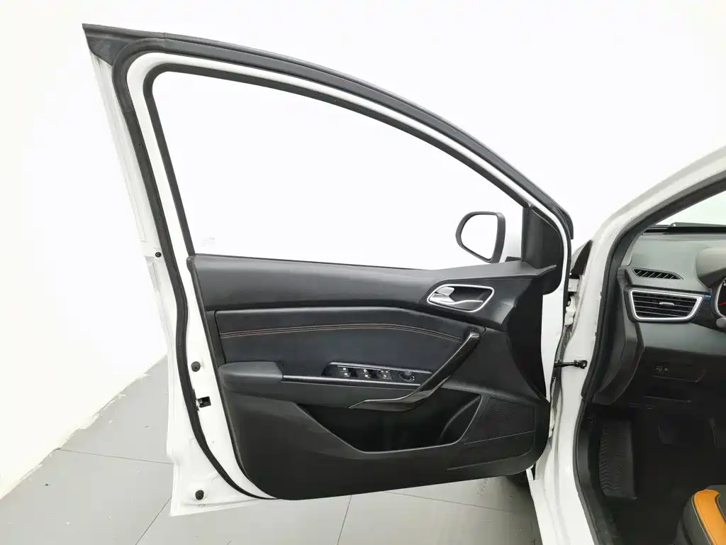Baojun 310 — миниатюра 8
