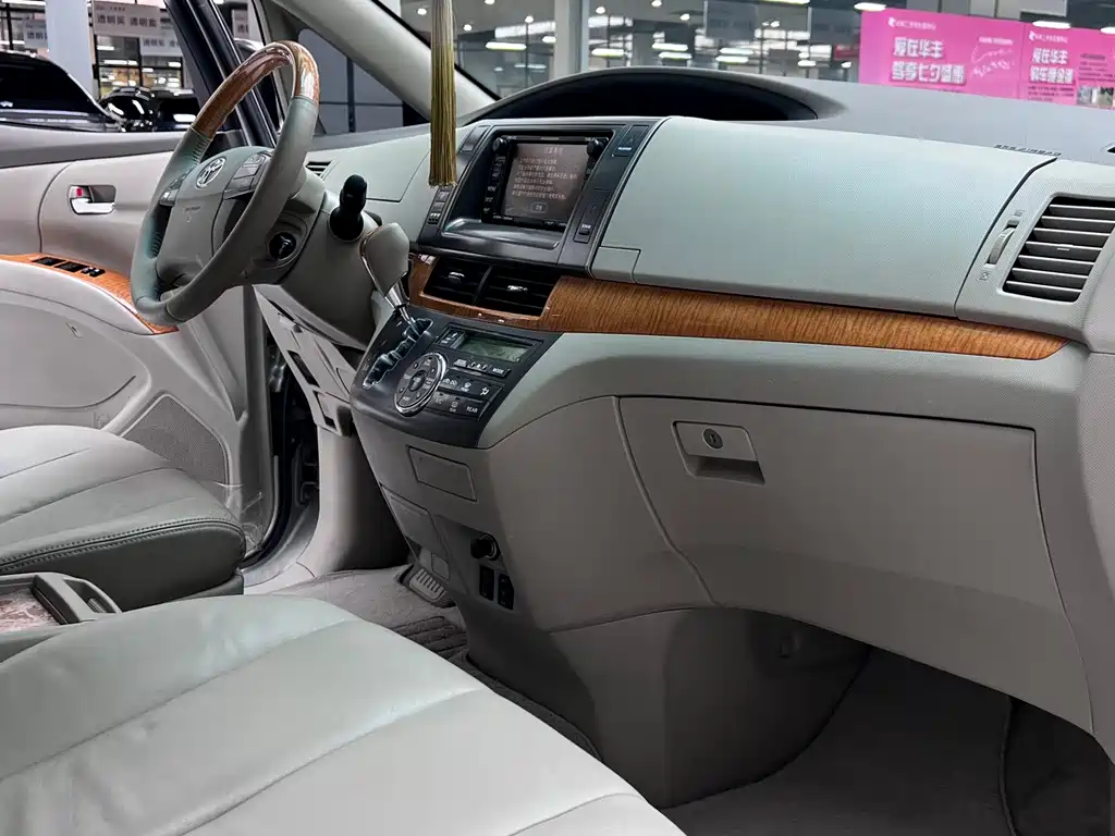 Toyota Previa — миниатюра 6