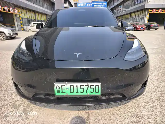 TESLA MODEL Y 2024