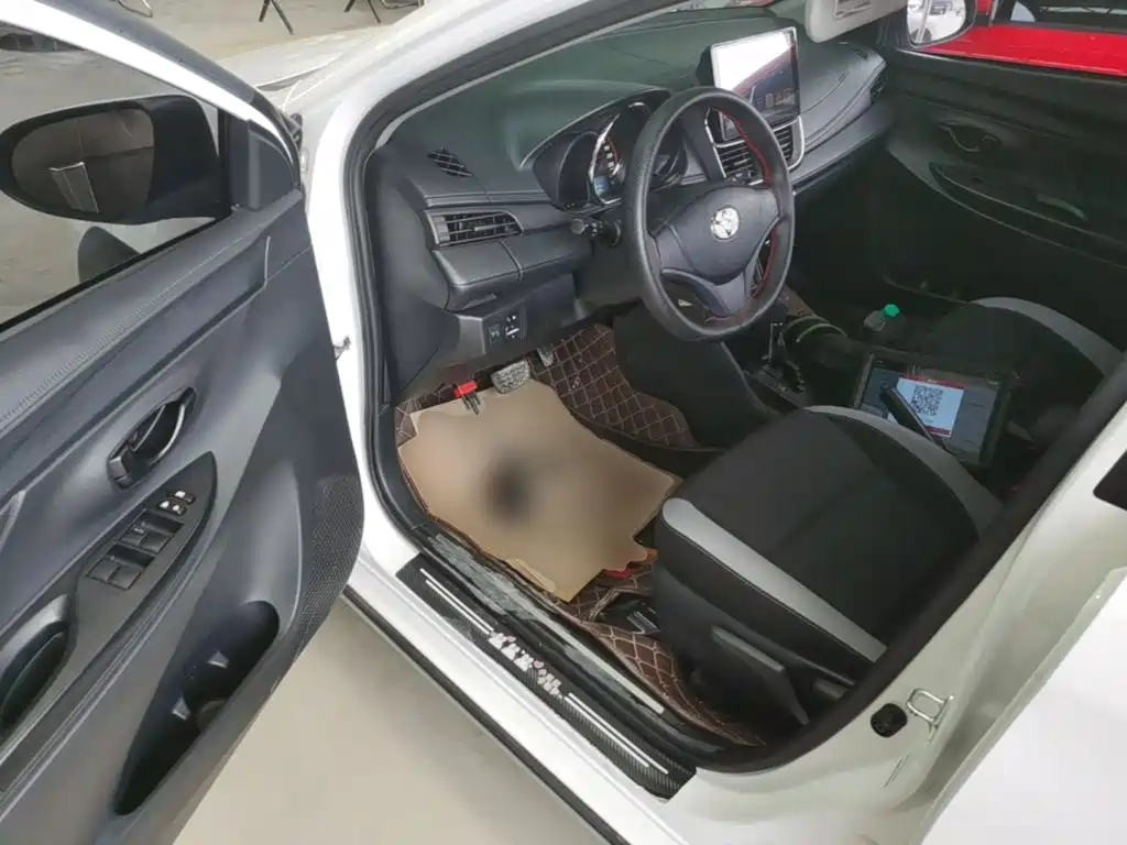 Toyota Yaris L — миниатюра 16