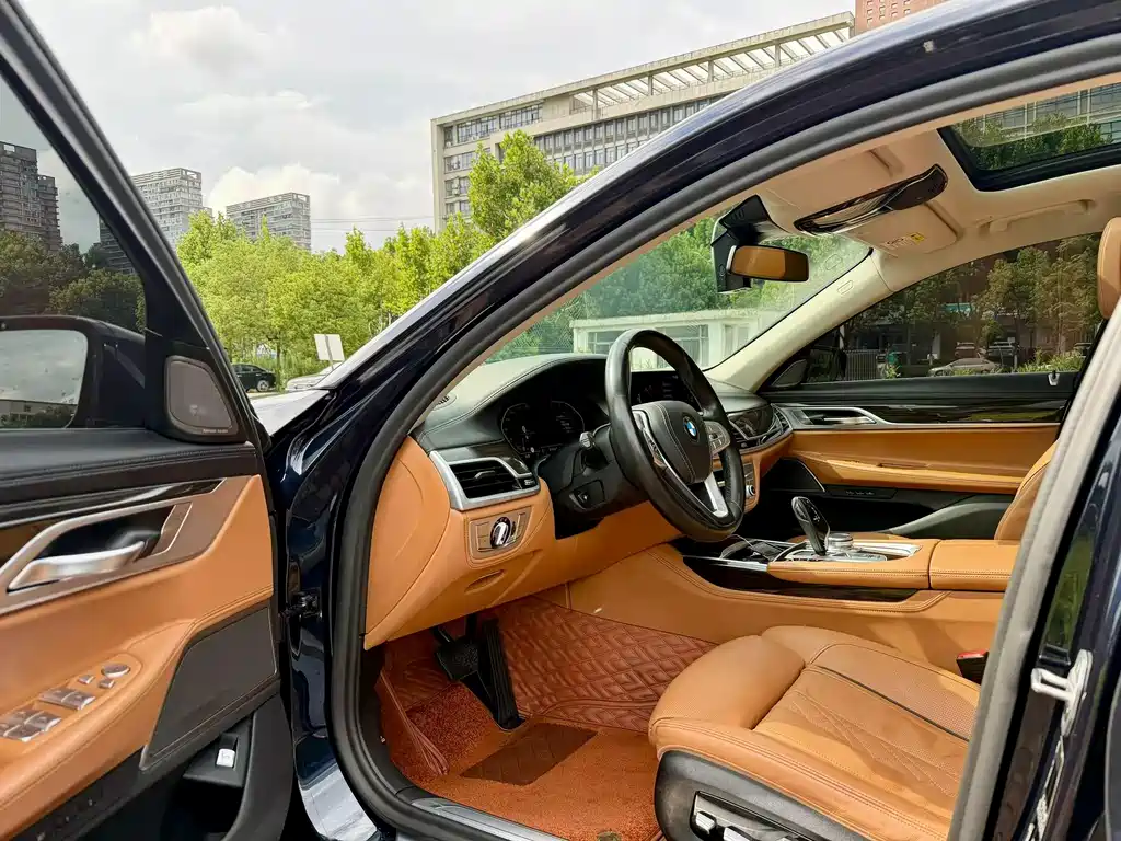 BMW 7 Series — миниатюра 4