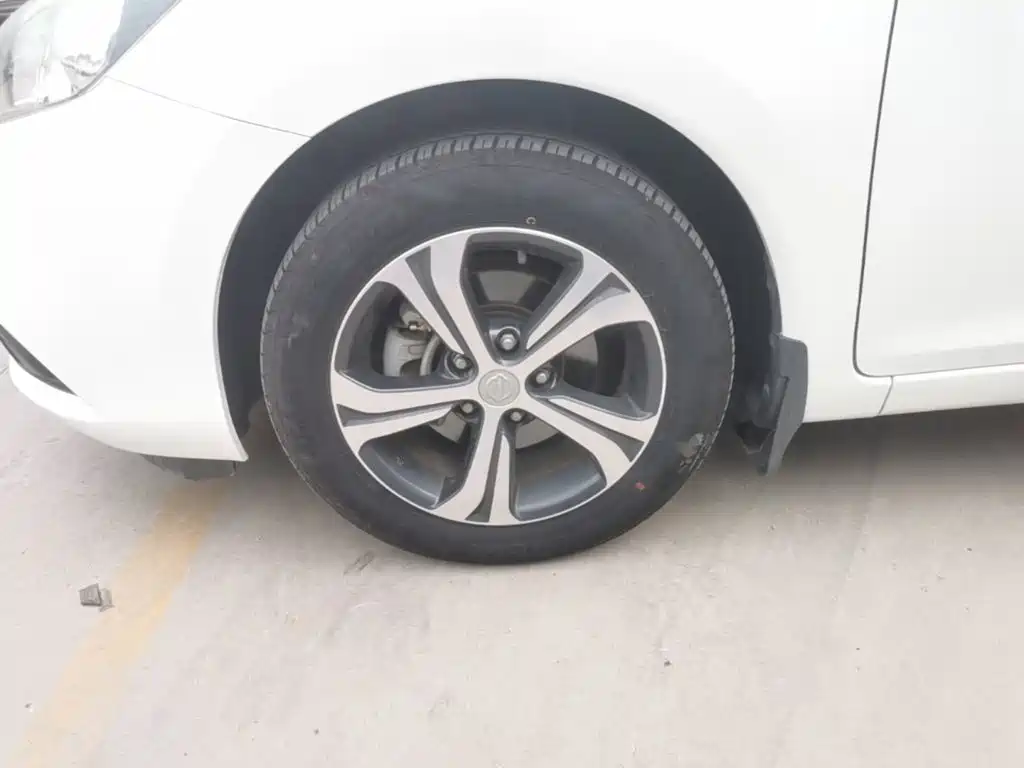 Nissan Tiida — миниатюра 23