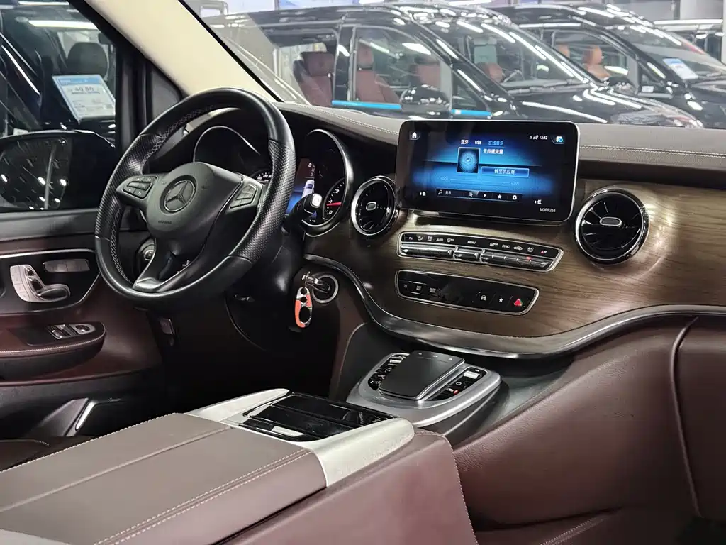 Mercedes-Benz V-Class — миниатюра 12