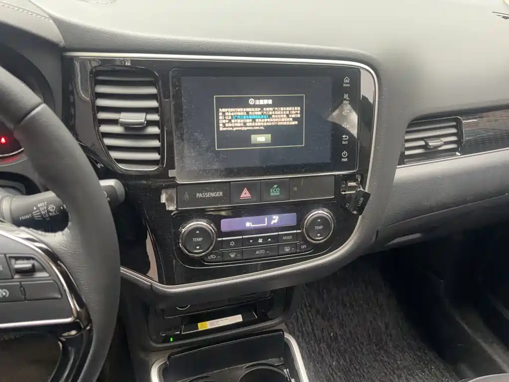 Mitsubishi Outlander — миниатюра 6