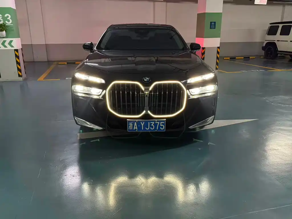 BMW 7 Series — миниатюра 2