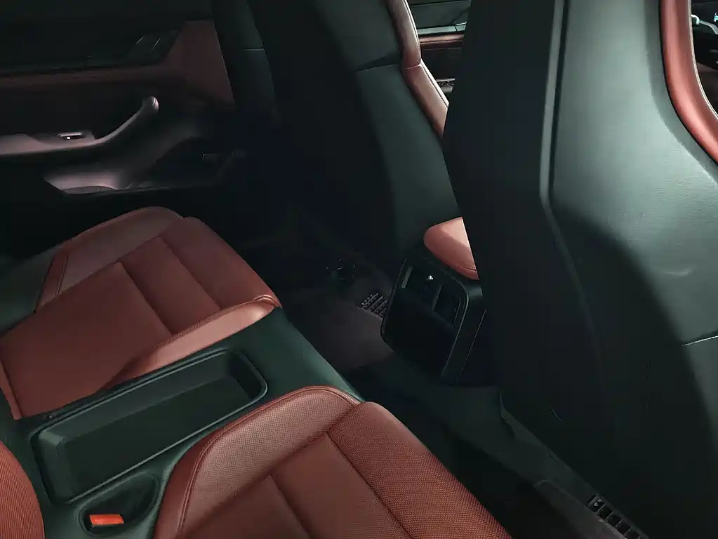 Porsche Taycan — миниатюра 10