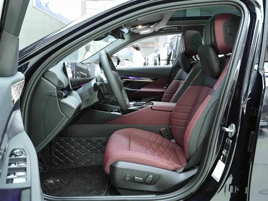 BMW 5 Series — миниатюра 11
