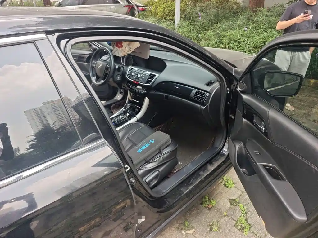 Honda Accord — миниатюра 19