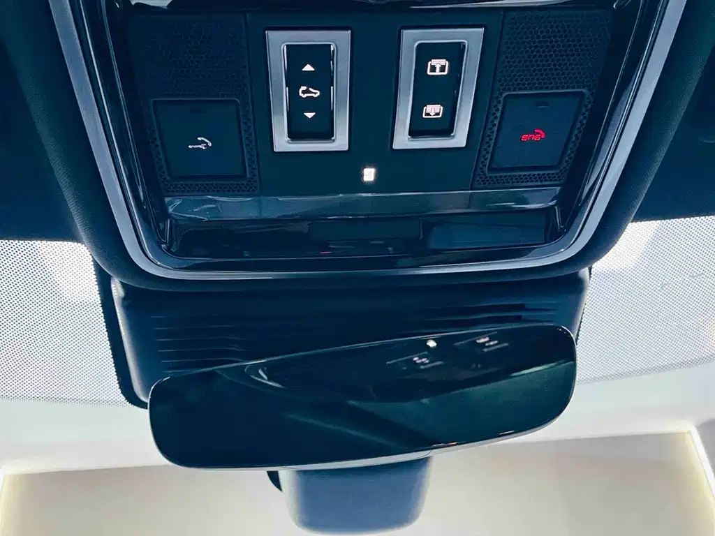 Land Rover Velar — миниатюра 15