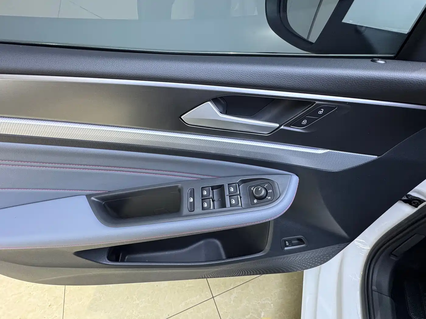 Volkswagen Lamando 2023 Белый из Китая