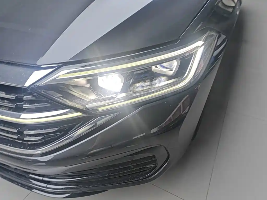 Volkswagen Sagitar — миниатюра 24