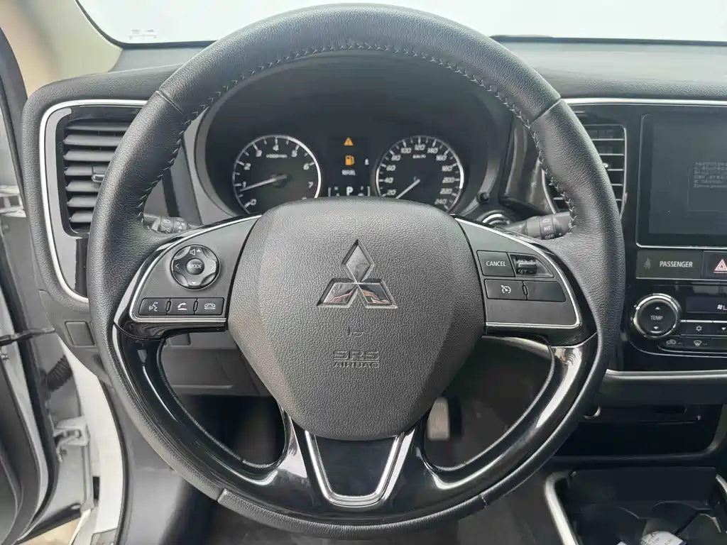 Mitsubishi Outlander — миниатюра 11