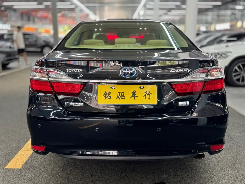 Toyota Camry — миниатюра 5