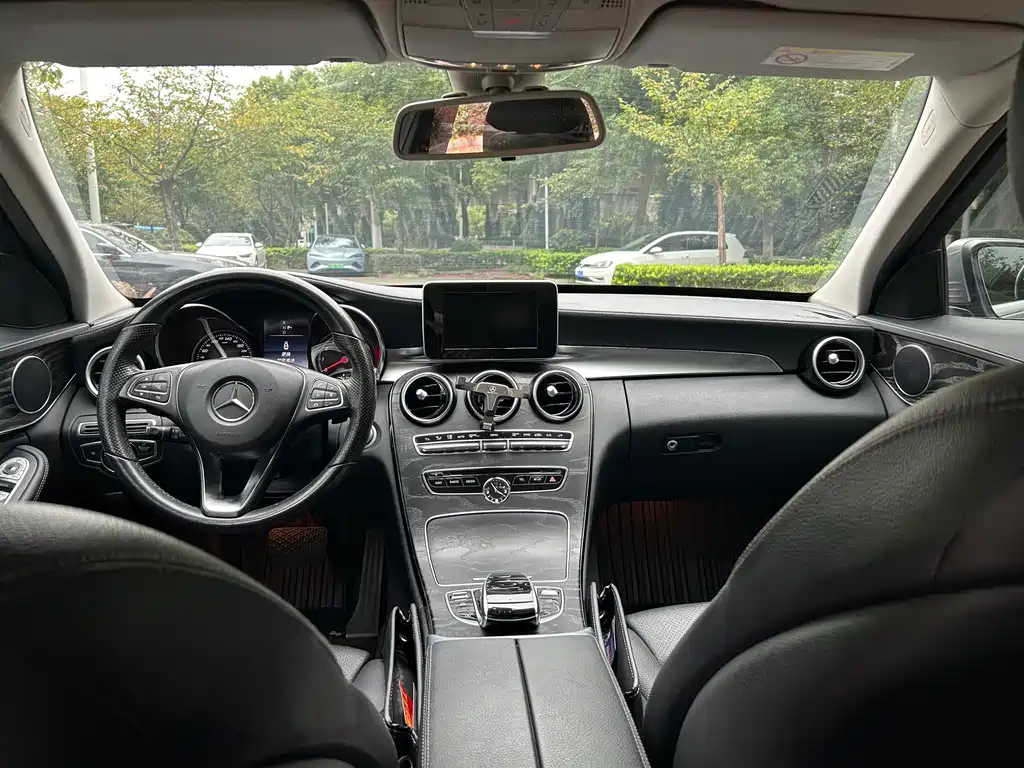 Mercedes-Benz C-Class — миниатюра 11