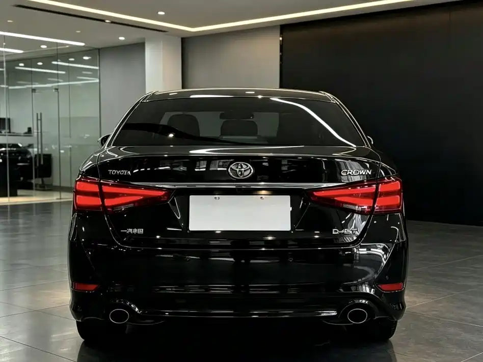 Toyota Crown — миниатюра 6