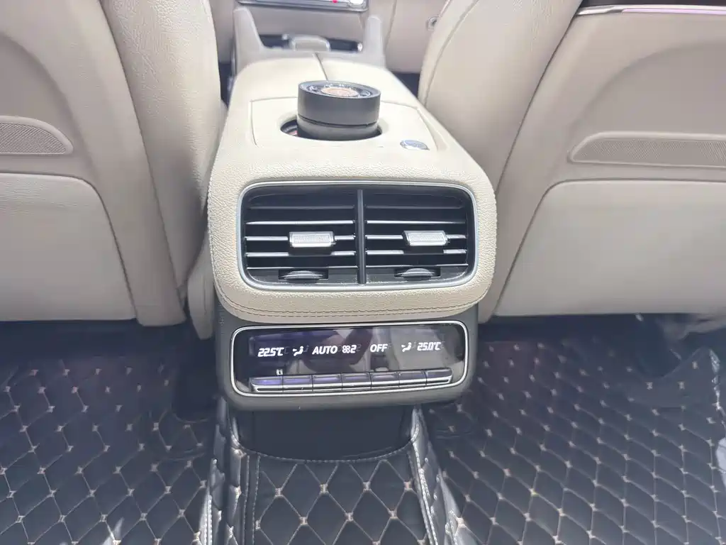Mercedes-Benz GLS — миниатюра 10