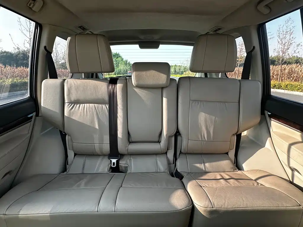 Mitsubishi Pajero (Import) — миниатюра 9