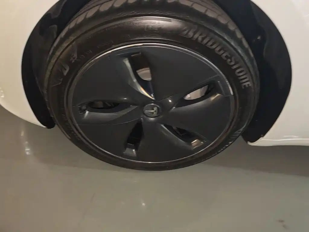 Tesla Model 3 — миниатюра 23