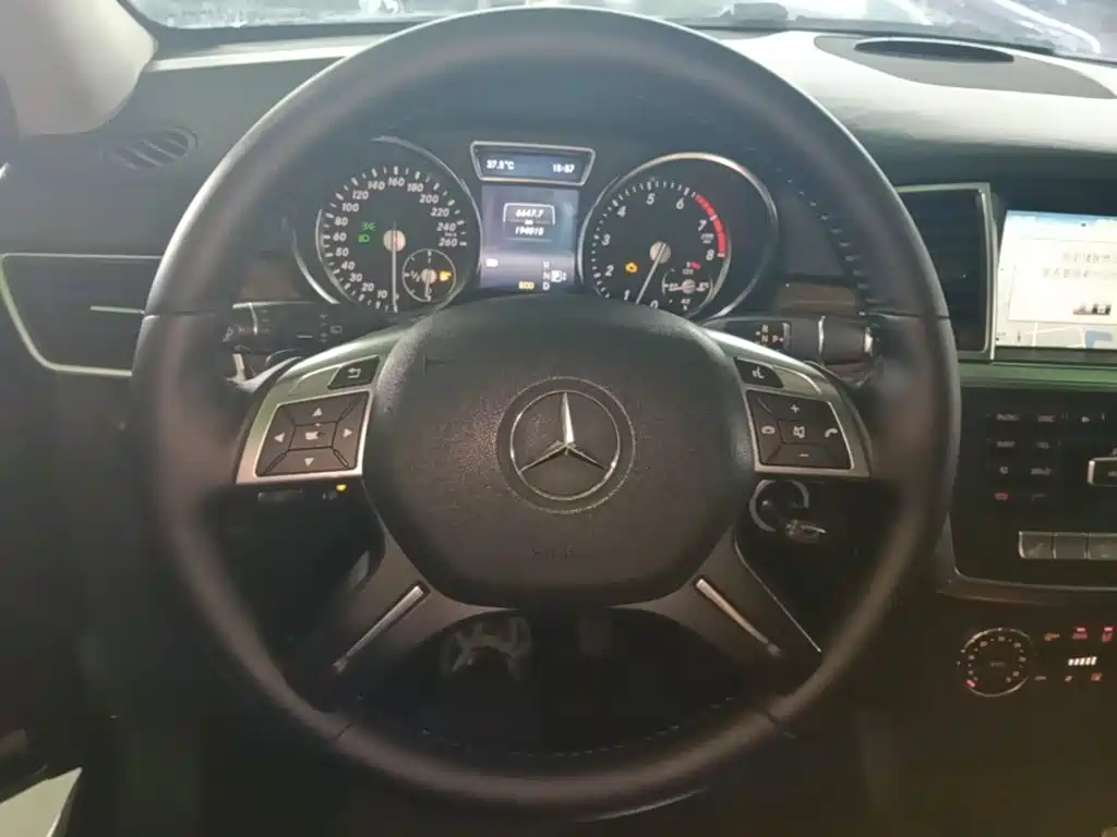 Mercedes-Benz M-Class — миниатюра 10
