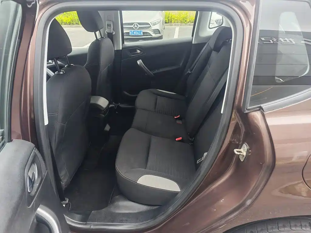Peugeot 2008 — миниатюра 13