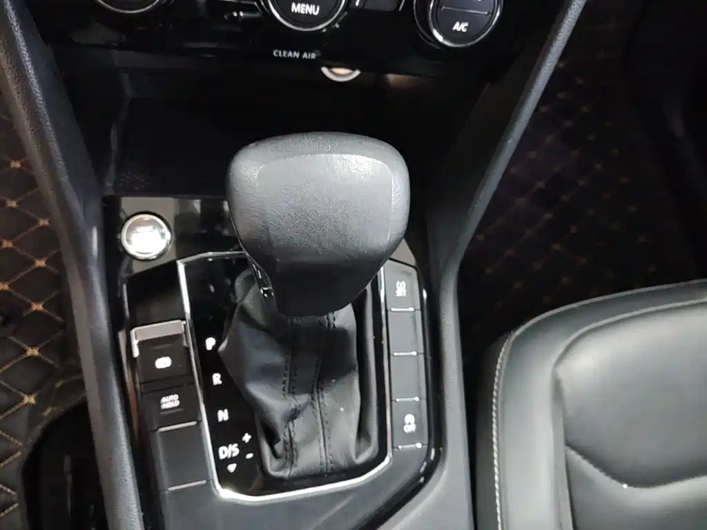 Volkswagen Tiguan L — миниатюра 14