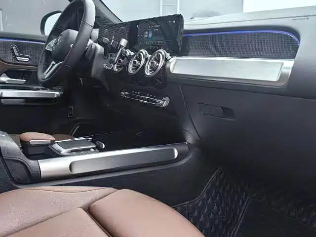 Mercedes-Benz GLB — миниатюра 9