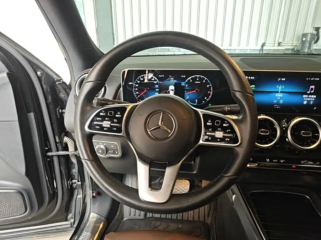 Mercedes-Benz GLB — миниатюра 11