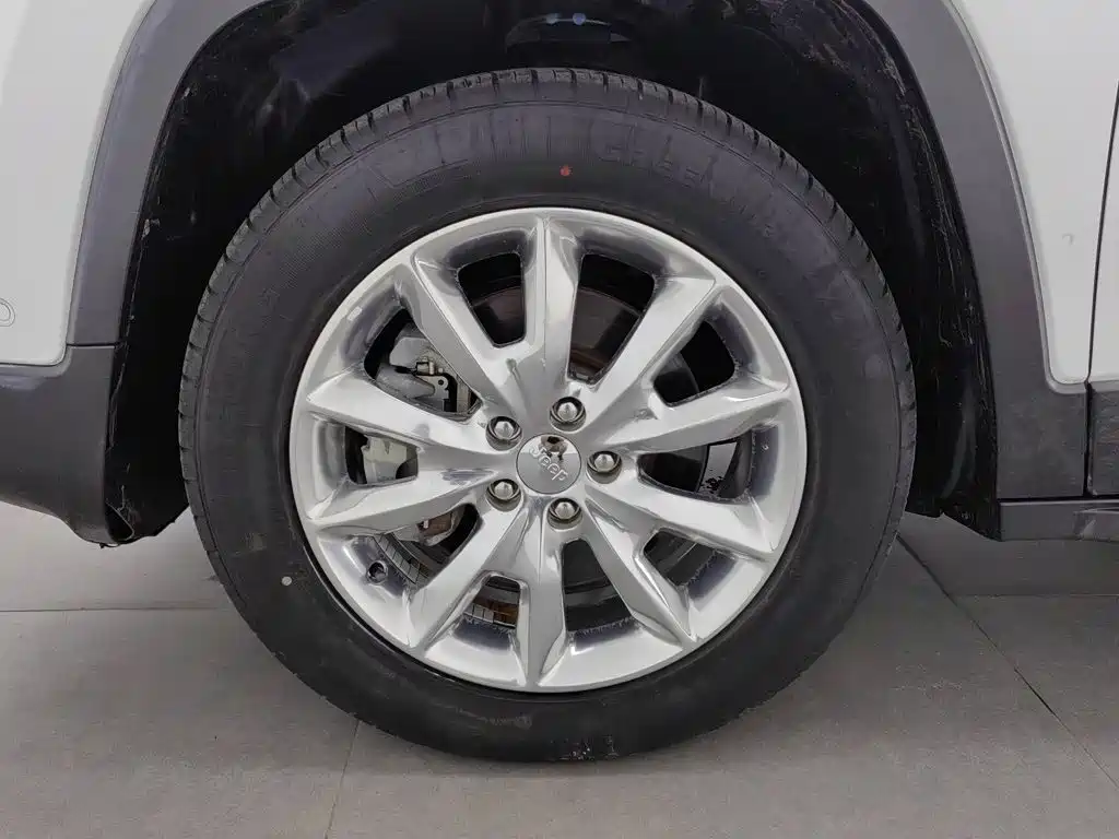 Jeep Cherokee — миниатюра 17