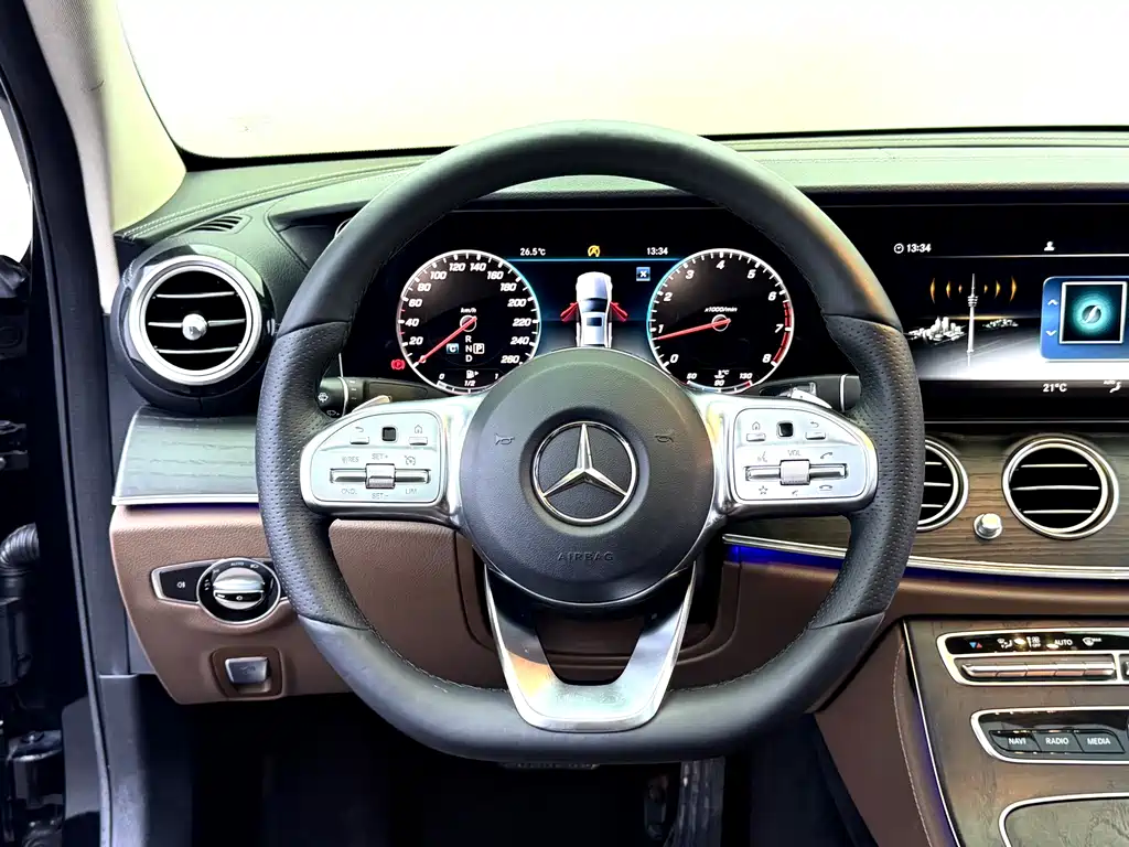 Mercedes-Benz E-Class — миниатюра 20