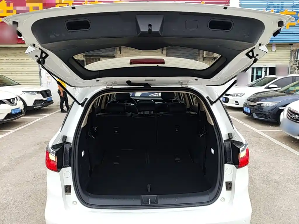 BYD MAX — миниатюра 19