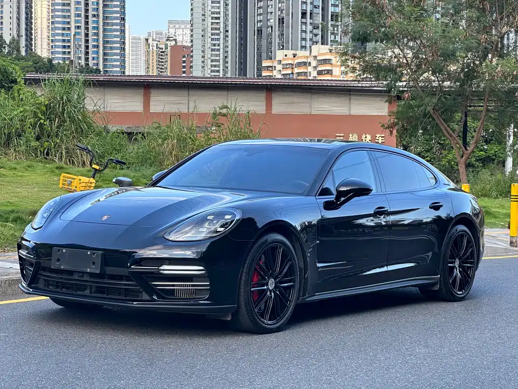 PORSCHE PANAMERA