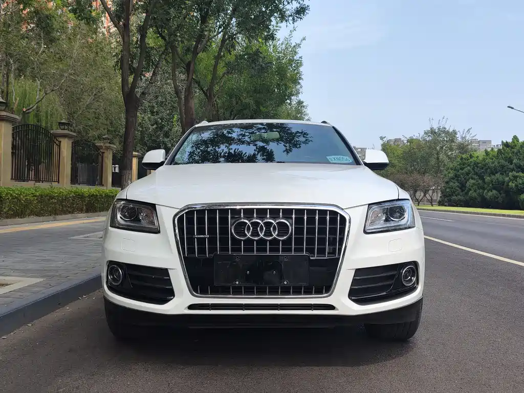 AUDI  Q5