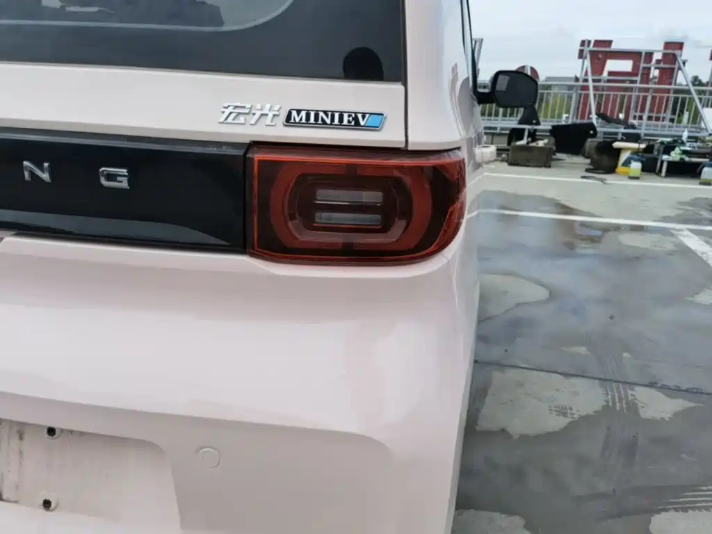 Wuling MINIEV — миниатюра 8