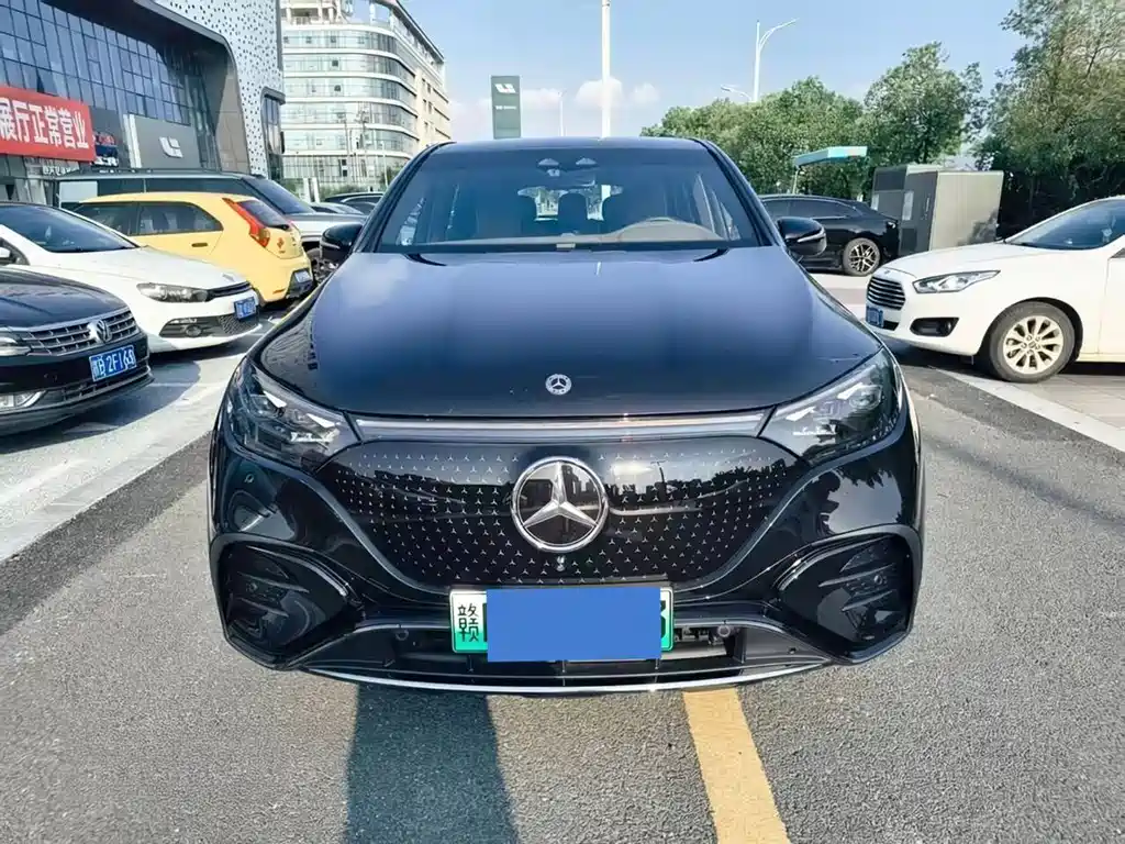 Mercedes-Benz EQE SUV — миниатюра 3