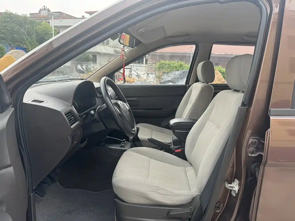 Wuling Hongguang — миниатюра 9
